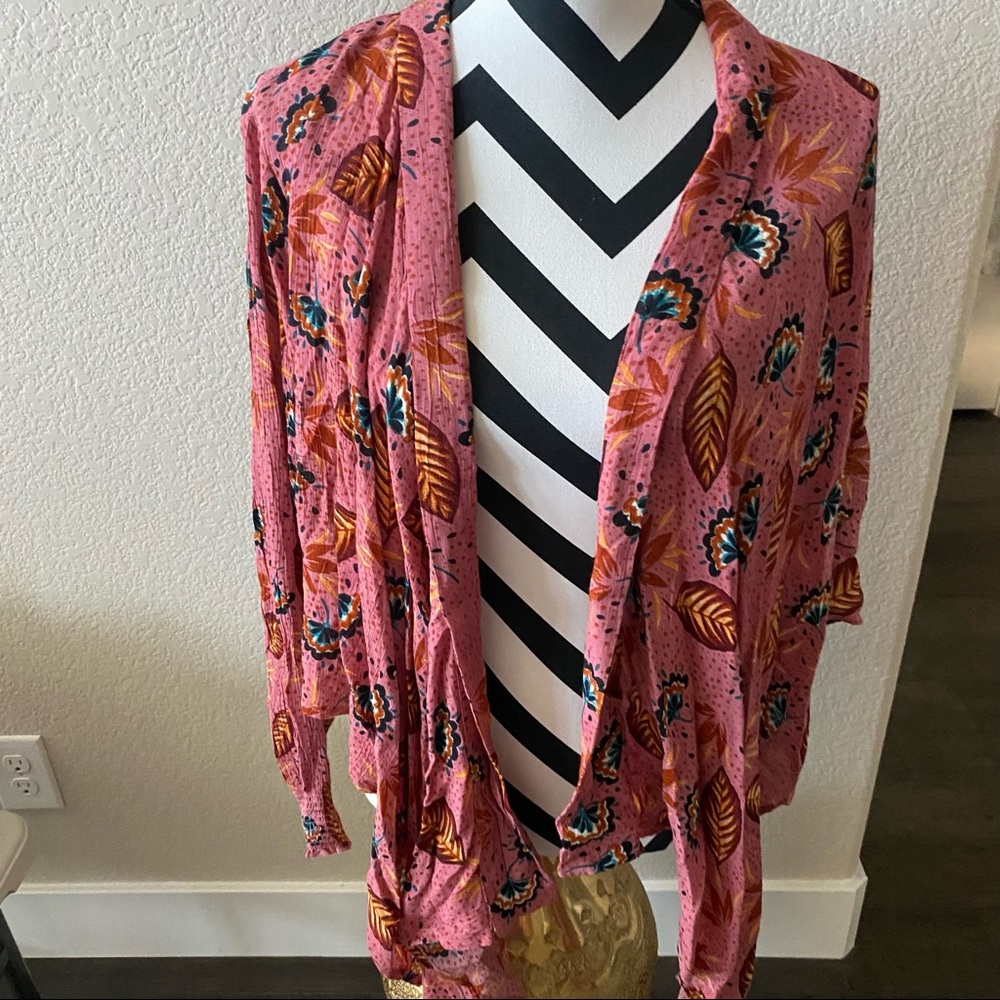 Patrons of Peace || dusty pink floral flowy kimono cardigan